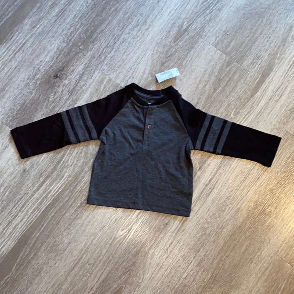 The Children’s Place Black and Gray Long Sleeve Shirt